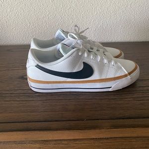 Womens Nike court legacy size 8. Worn once.